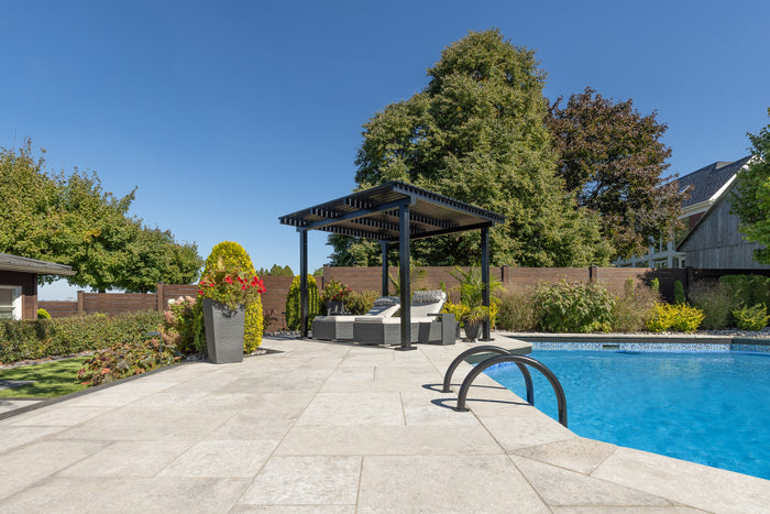 Pavé-scié-pierre-naturelle-piscine